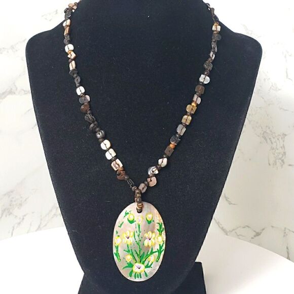 ARTISAN Handpainted Shell Necklace Floral - Picture 1 of 7